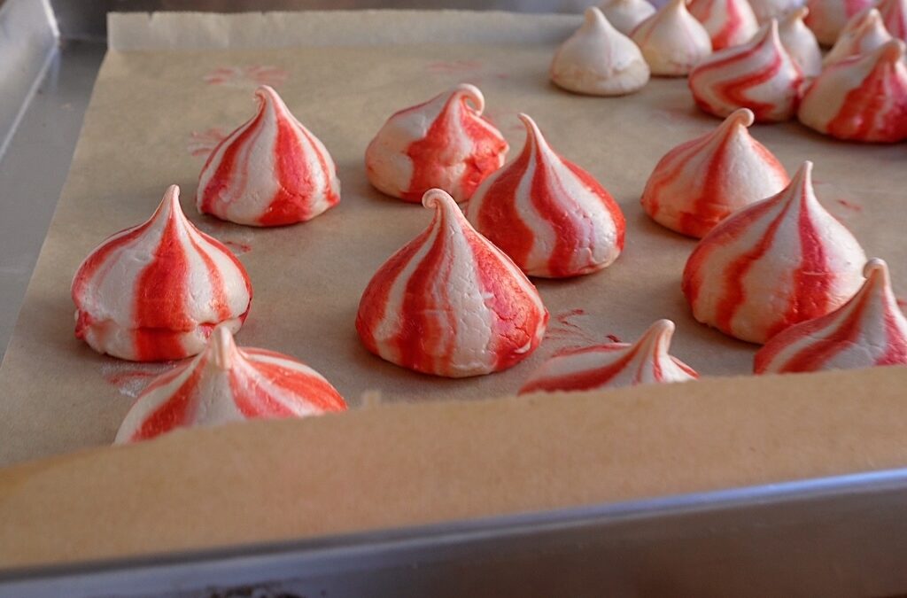 Peppermint Meringue Kisses